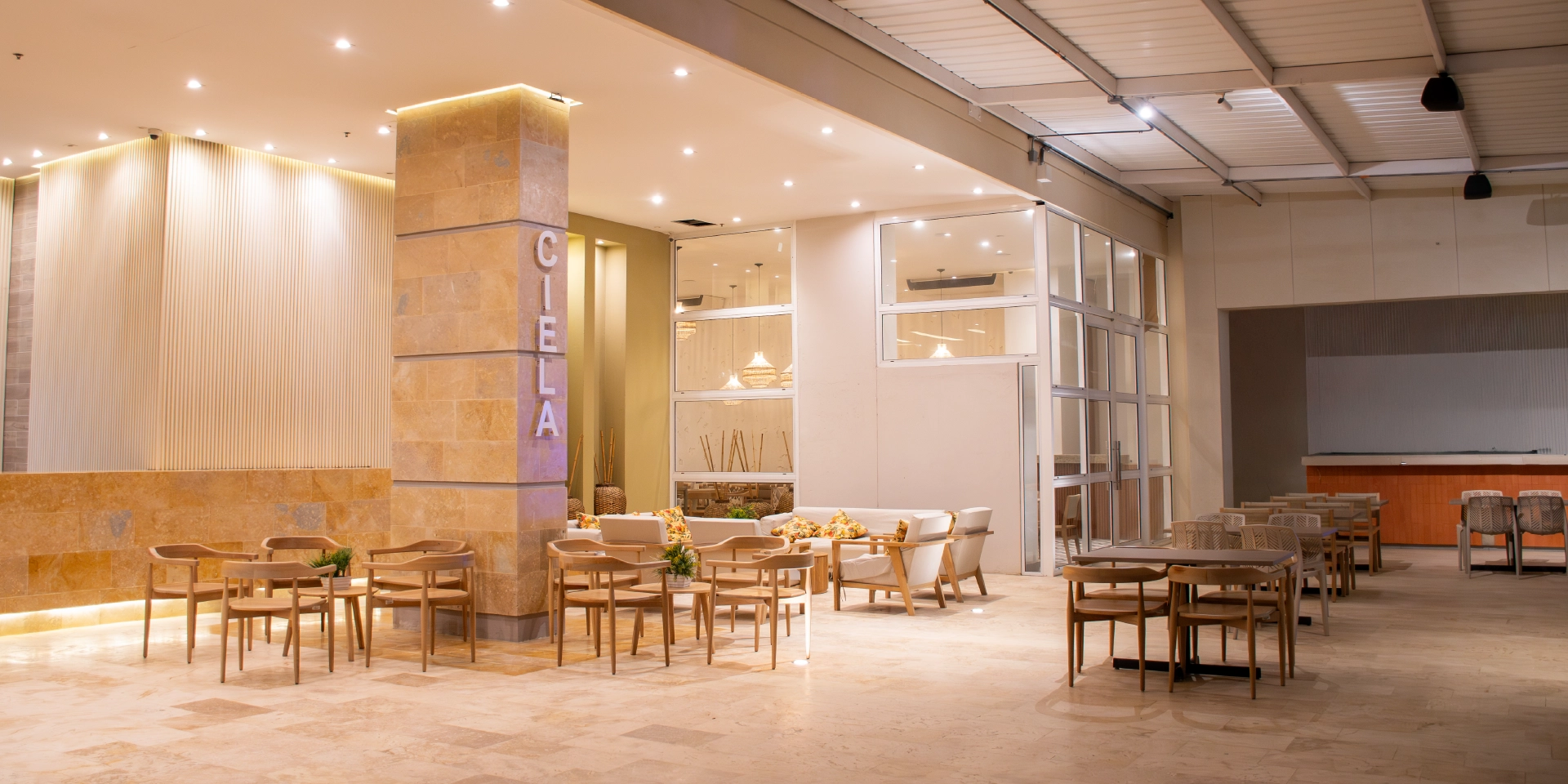 on-vacation-colombia-destino-covenas-hotel-ciela-lobby-hotel.webp